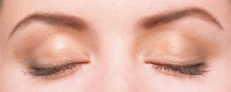 改善眼部皮肤松弛的有效方法与对策，让眼周肌肤紧致如初
