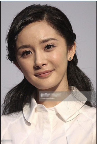 杨幂插队赶飞机真容曝光，女儿小糯米拒绝与爷爷刘丹亲昵互动