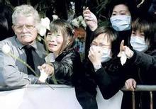 刘德华在梅艳芳葬礼上动情落泪，遗体照片引关注，遗嘱内容二次公开解析