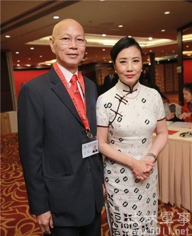 罗家英前妻背景资料及婚姻状况，他与汪明荃有无子女？