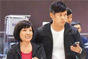 曾志伟与宝妈离婚42年仍保持友好关系，揭秘宝妈与干儿子恋情始末