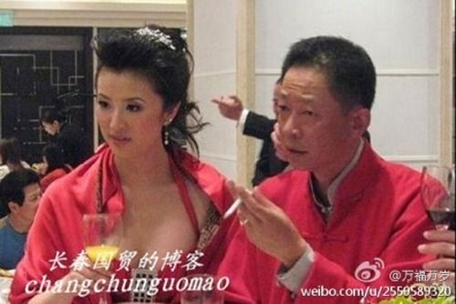 王志文情史揭秘：为何未娶江珊，两任妻子及女儿照片，与徐帆分手缘由