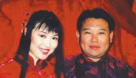 42岁郭德纲二胎得子，现任妻子王惠背景揭秘，历数郭德纲婚姻经历