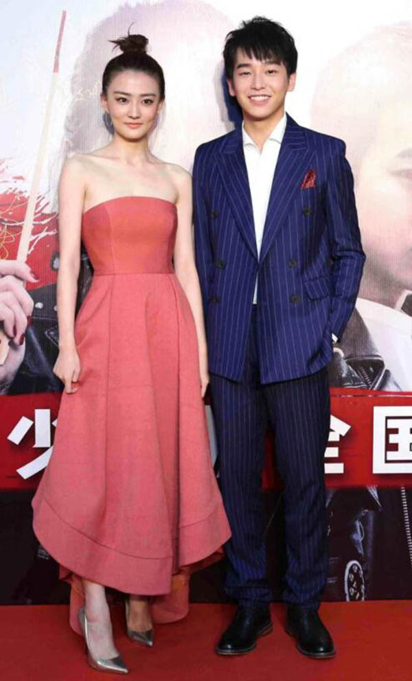 徐璐与彭昱畅主演《闪光少女》，身高对比引热议，成观众热捧焦点