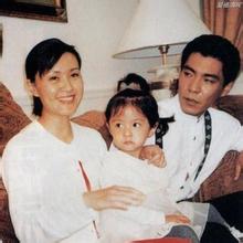 揭秘屠洪刚情史：首任妻子照片及三婚美丽妻子、继子合影曝光