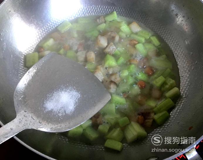 黄瓜炒肉的家常做法，实用方法